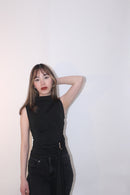 TOP DE CUELLO Y HEBILLA DORADA