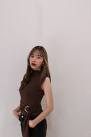 TOP DE CUELLO Y HEBILLA DORADA