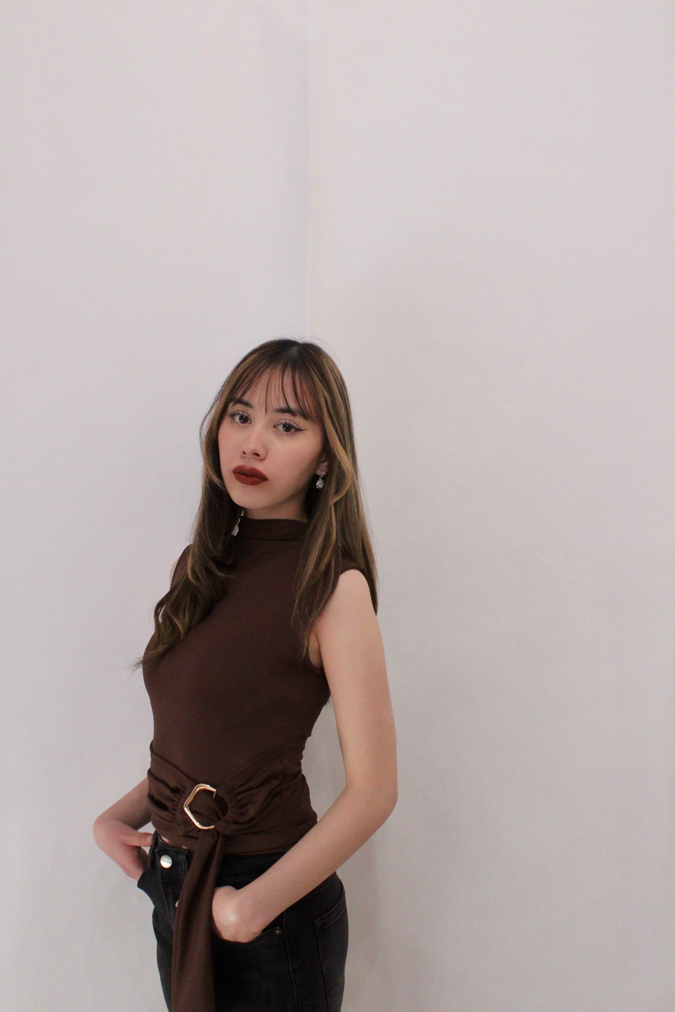 TOP DE CUELLO Y HEBILLA DORADA