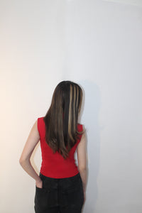 TOP DE CUELLO Y HEBILLA DORADA